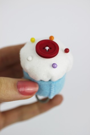 DIY cupcake pin cushion ring | Shelley Makes