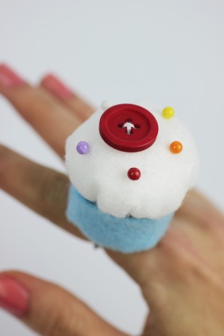 DIY cupcake pin cushion ring | Shelley Makes