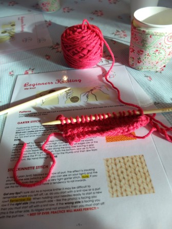 Learning to knit on Shelley Makes